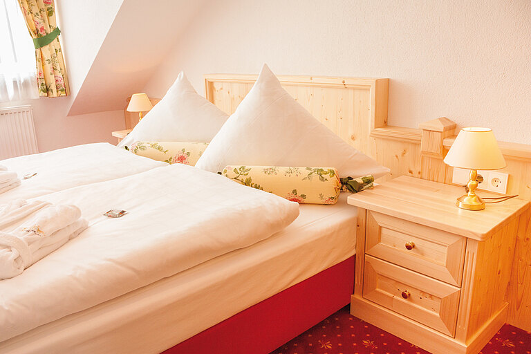 elbhotel_junior_suite_schlafzimmer.jpg 